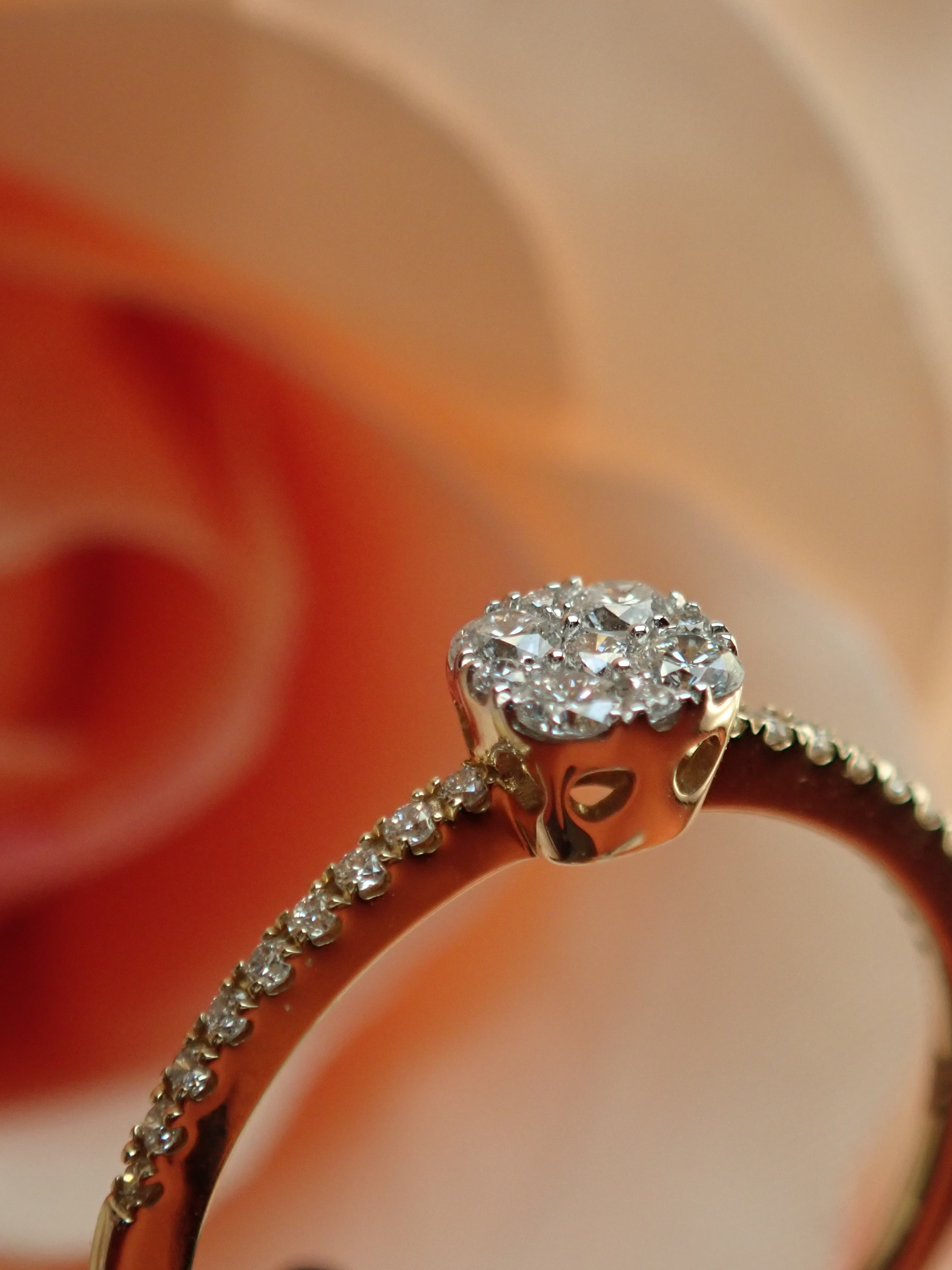 Eleganter Gelbgoldring mit rundem Brillant Ansicht 1