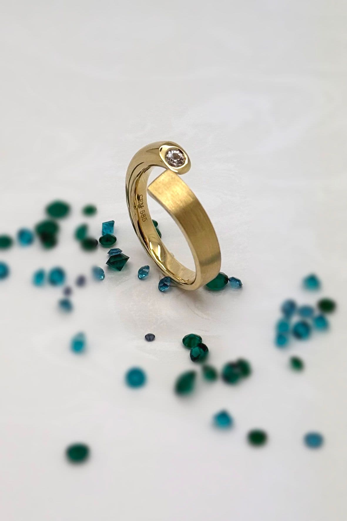 Verlobungsring mit Weißer Saphir Ansicht 1