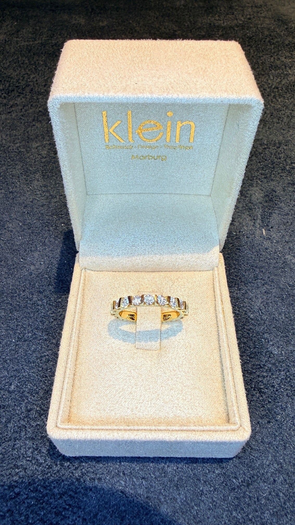 Memoire Ring in einer Ringbox von Juwelier Klein