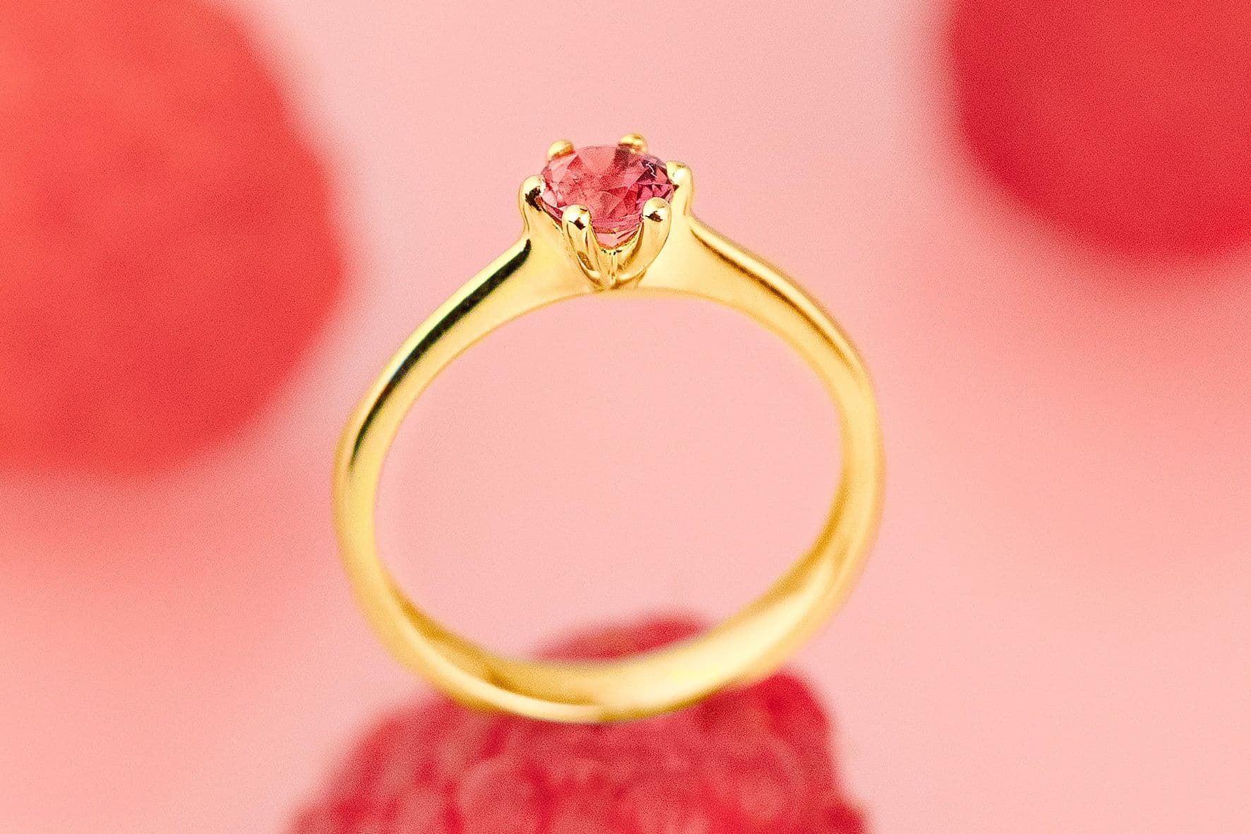 Verlobungsring mit Farbstein von Juwelier Hennig