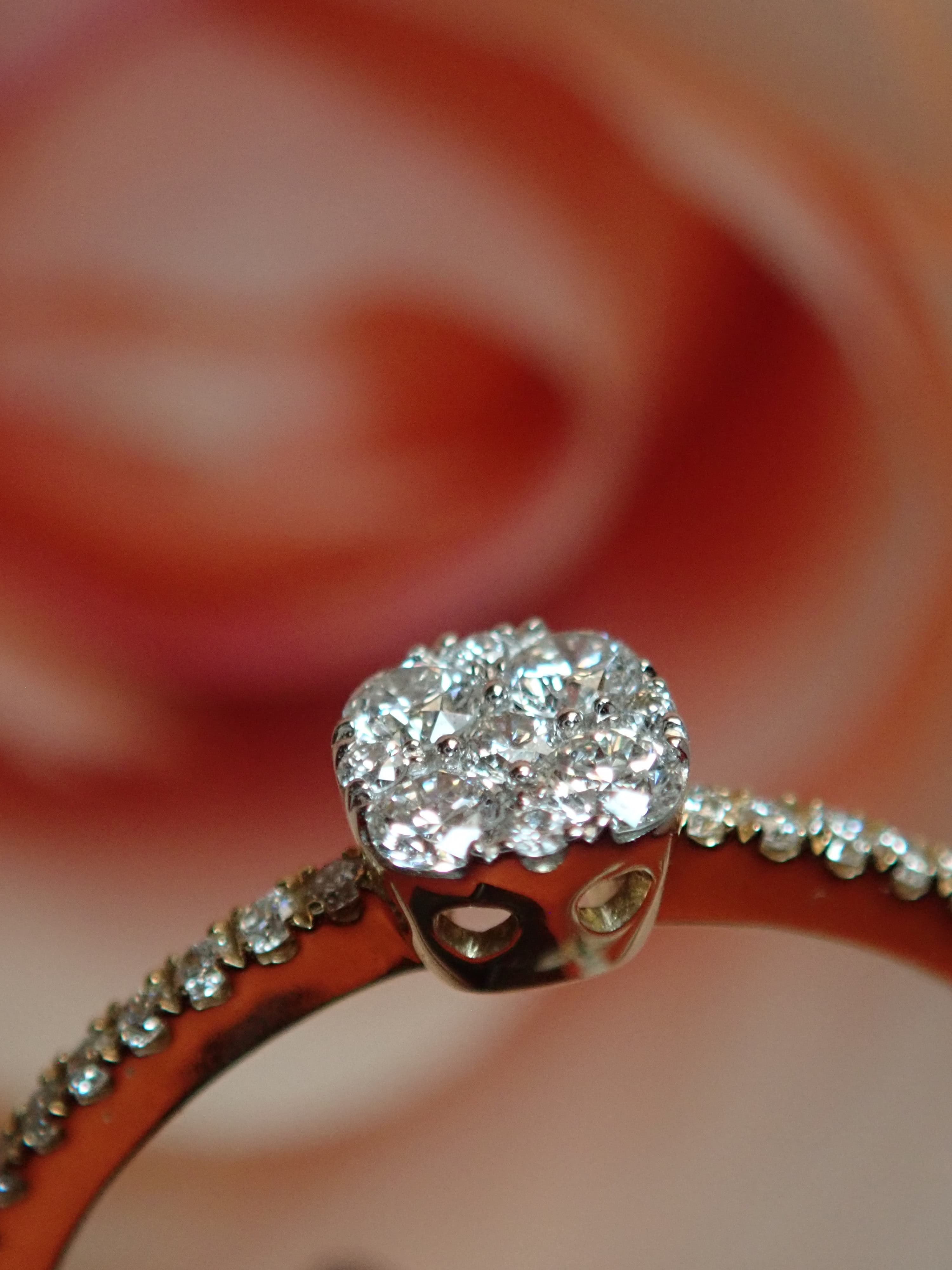 Eleganter Gelbgoldring mit rundem Brillant