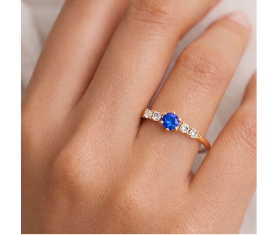 Ring Gelbgold 585 mit Saphir Frontalansicht