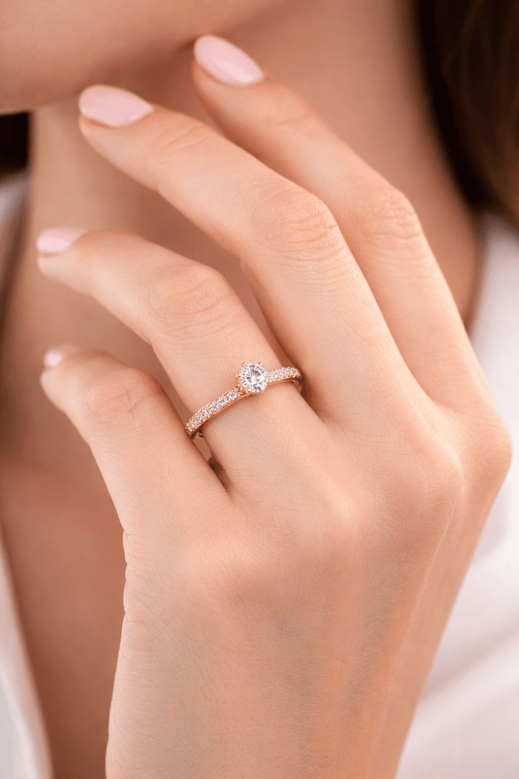 Verlobungsring Pavé auf Hand