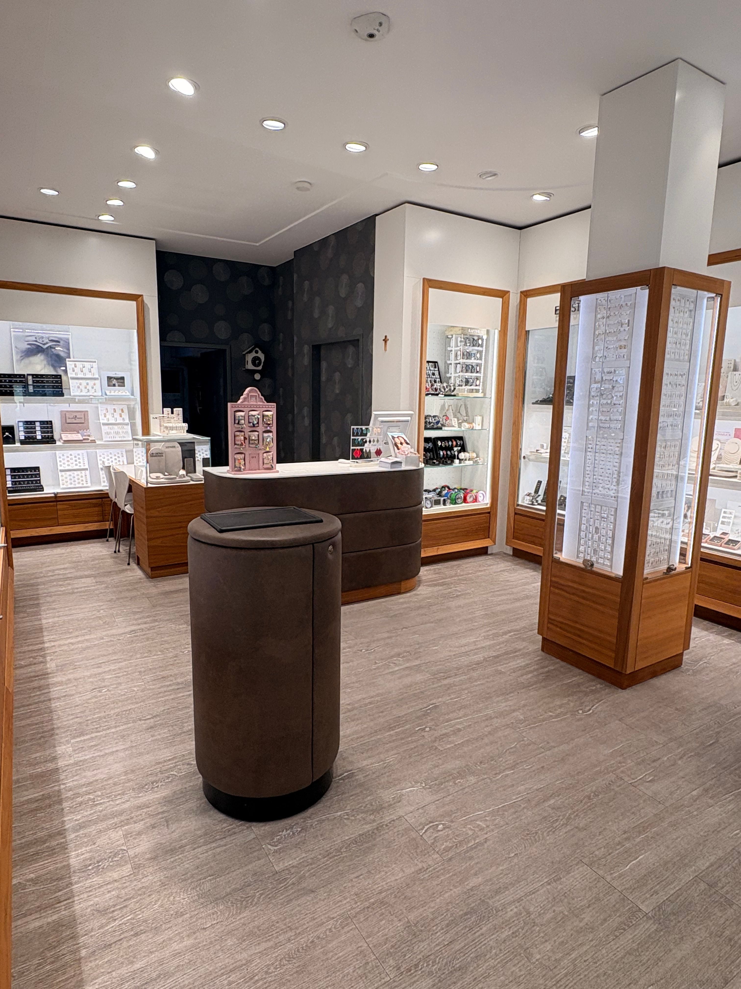 Juwelier Ilg Geschäft von innen