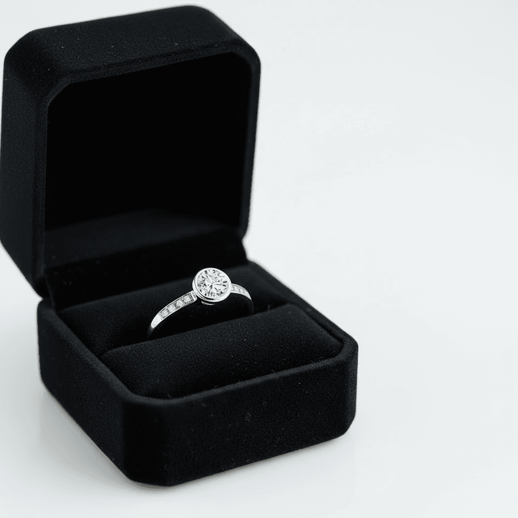 Verlobungsring mit Zargenfassung von Juwelier Hartung