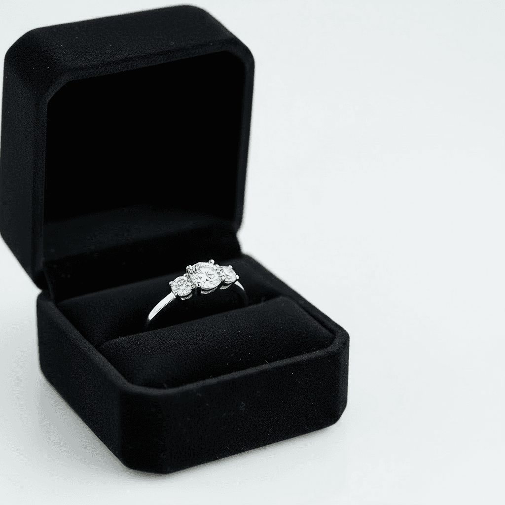 Verlobungsring mit 3 Brillanten von Juwelier Hartung
