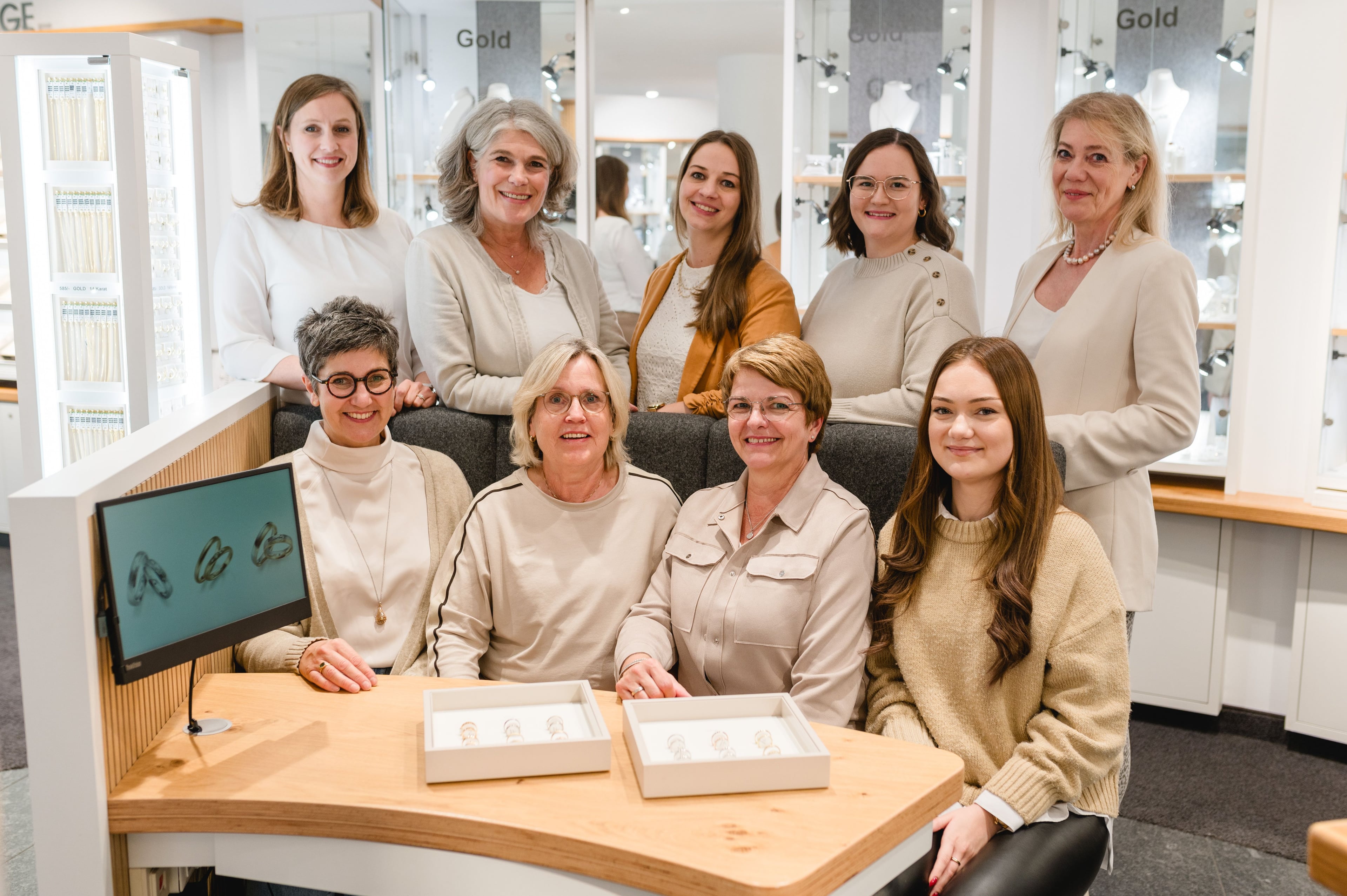 Teamfoto Neuhaus Uhren & Schmuck